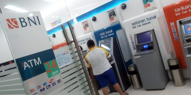 cara mengetahui jumlah saldo tabungan BNI melalui ATM